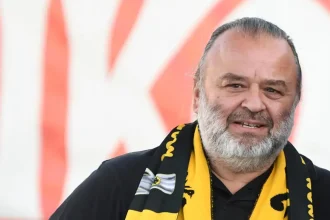 Ο Μάριος Ηλιόπουλος κλήθηκε σε ακρόαση από τη ΔΕΑΒ για τον σπασμένο υαλοπίνακα στο Περιστέρι