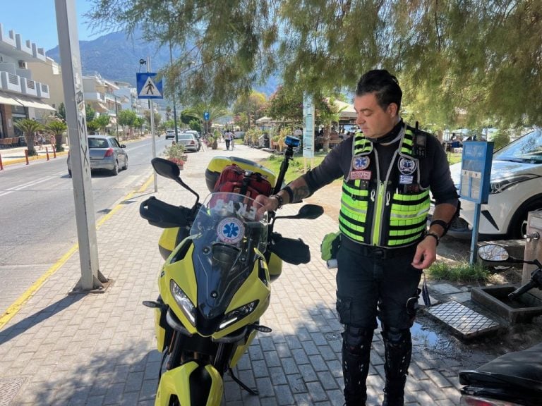 ΕΚΑΒ: Έφυγε από τη ζωή ο διασώστης Δημήτρης Μητρόπουλος, που είχε τραυματιστεί με την μηχανή του - Το συγκινητικό μήνυμα του πατρινού συναδέλφου του Τάκη Μικέ