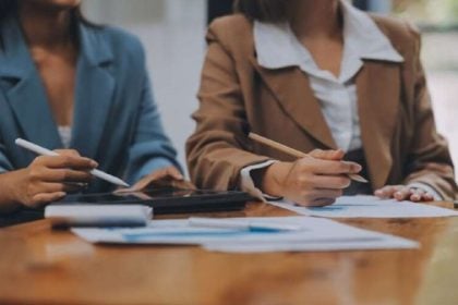 Κρυφές χρεώσεις στις δόσεις ασφαλίστρων ζωής - Τι προβλέπει η νέα Οδηγία 2023/2225
