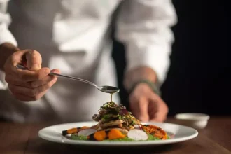 Στη φυλακή ο γνωστός τηλεοπτικός σεφ που συνελήφθη για φοροδιαφυγή