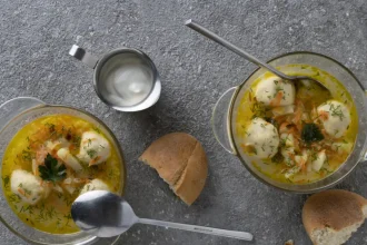 Γιουβαρλάκια ψαριού σούπα