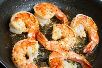  Πικάντικες γαρίδες σοτέ σε ελάχιστο χρόνο