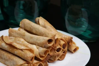 Μίνι τάκος με ψημένο κοτόπουλο και τυριά στον φούρνο