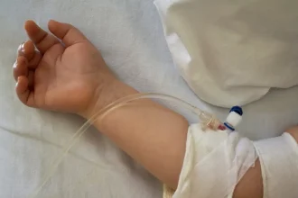 Λάρισα: Σε εξαιρετικά κρίσιμη κατάσταση το βρέφος που κάηκε από καυτό λάδι