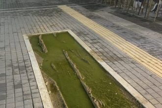 Πάτρα: Αποκρουστική η εικόνα του πεζόδρομου της Μαιζώνος