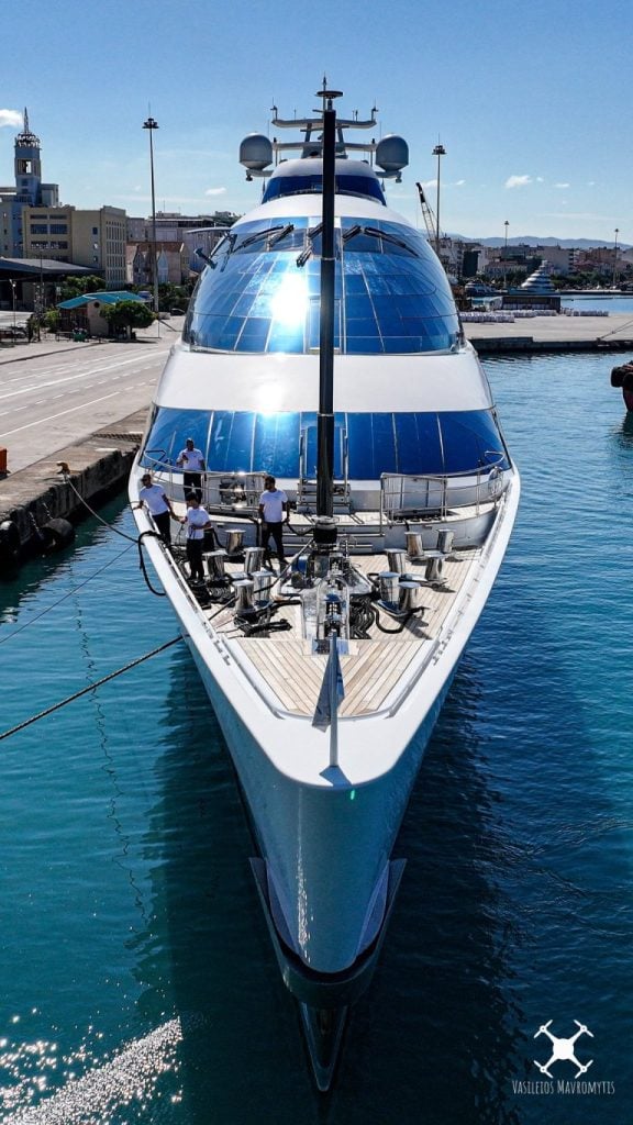 Στο λιμάνι της Πάτρας το τεράστιο σκάφος του Εμίρη του Άμπου Ντάμπι - Δείτε εντυπωσιακές εικόνες