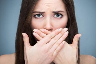 Πώς να καταλάβεις αν έχεις κακοσμία