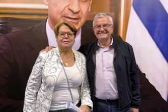 Εκλογές ΔΕΕΠ Αχαΐας: Η Φανή Καλαντζή στηρίζει τον Αντώνη Κουνάβη