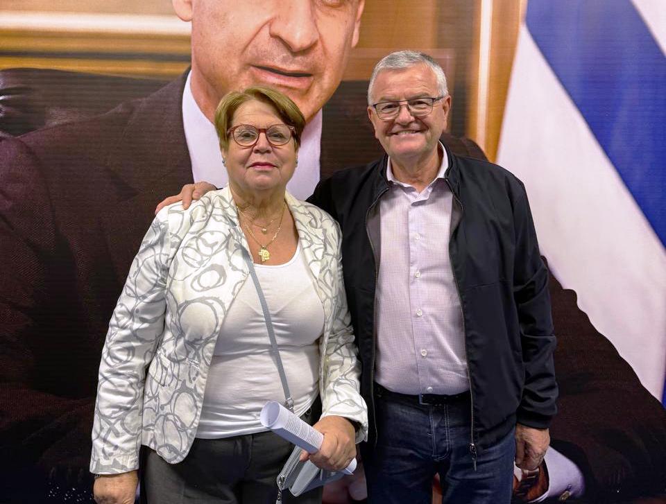 Εκλογές ΔΕΕΠ Αχαΐας: Η Φανή Καλαντζή στηρίζει τον Αντώνη Κουνάβη