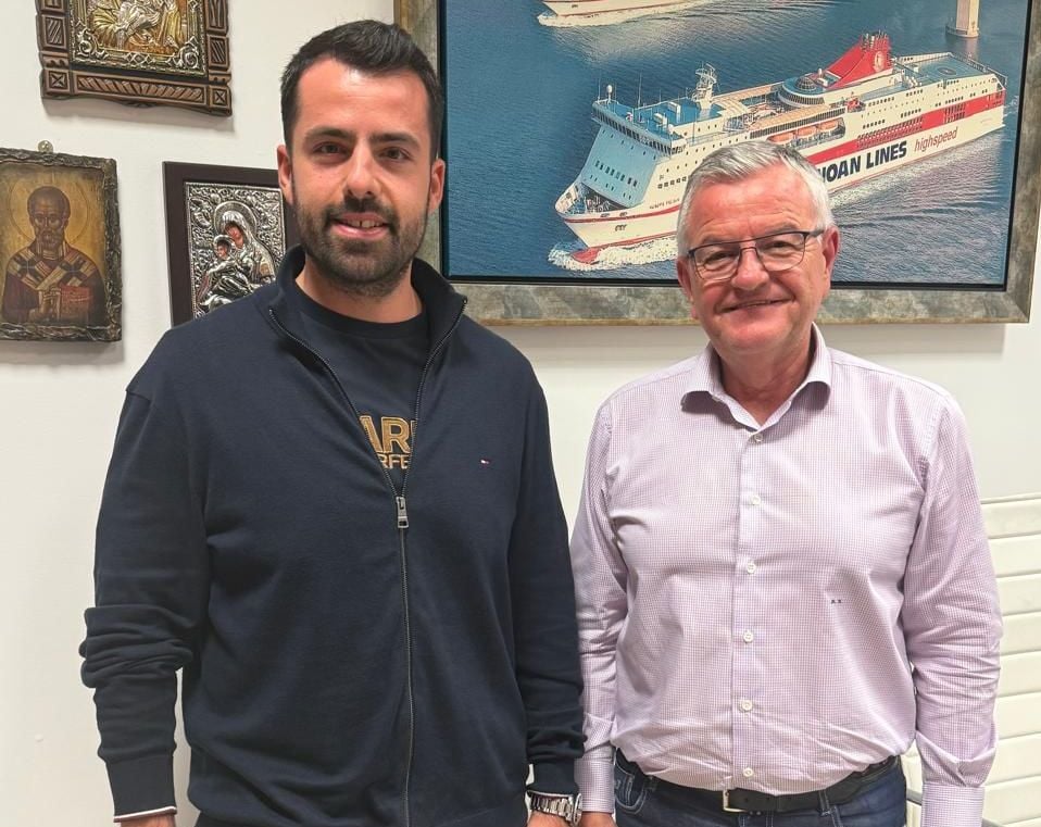Ο Παναγιώτης Καρασπήλιος, πρόεδρος της ΔΑΚΕ ΠΕ Πάτρας, στο πλευρό του Αντώνη Κουνάβη