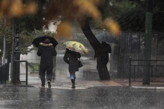 Καιρός τύπου «ανάποδο Π» φέρνει καταιγίδες μέχρι την Πέμπτη - Καλοκαίρι από Παρασκευή
