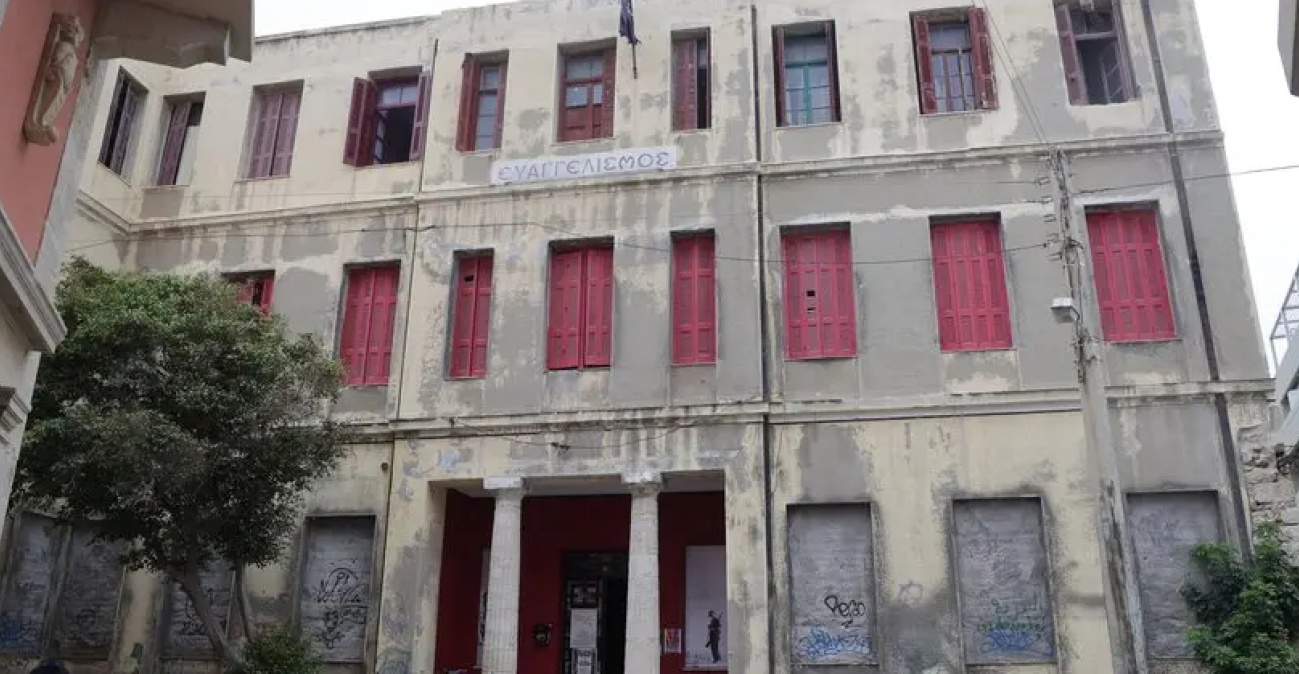 Ηράκλειο: Ταυτοποιήθηκαν 6 για την επίθεση κατά του Μάκη Βορίδη – Έφοδος της αστυνομίας στον «Ευαγγελισμό»