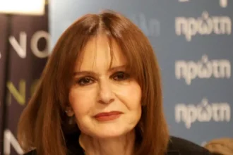 Κάτια Δανδουλάκη: «Θα ήθελα να φύγω από τη ζωή και να είμαι πάνω στη σκηνή»