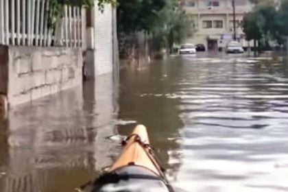 Το viral βίντεο με τα δύο κανό στο πλημμυρισμένο Μεσολόγγι!