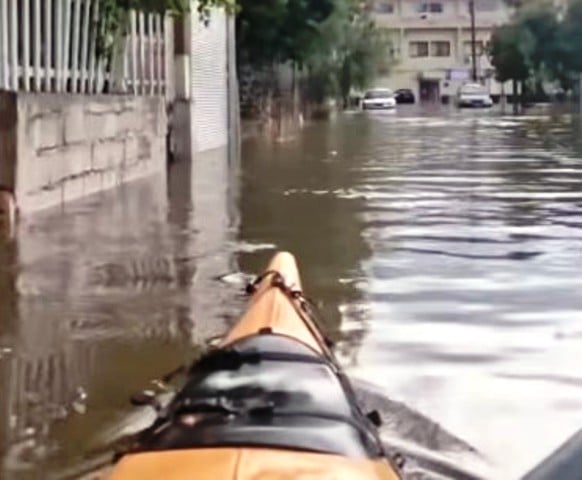 Το viral βίντεο με τα δύο κανό στο πλημμυρισμένο Μεσολόγγι!