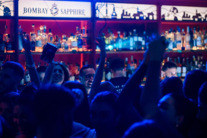 Πάτρα: Στο πάρτι με ανήλικους για την εθνική επέτειο το αλκοόλ έρεε άφθονο - Τι καταγγέλλει μητέρα 17χρονου