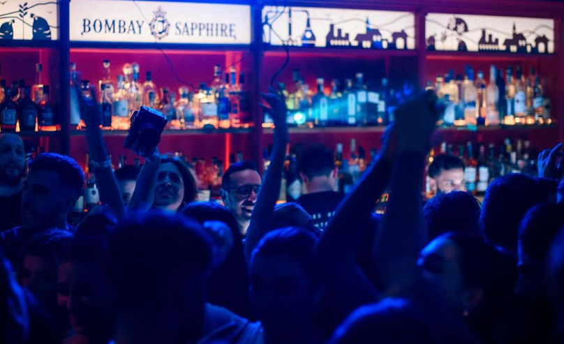 Πάτρα: Στο πάρτι με ανήλικους για την εθνική επέτειο το αλκοόλ έρεε άφθονο - Τι καταγγέλλει μητέρα 17χρονου