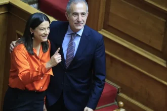 Ψηφίστηκε στη Βουλή το εργασιακό νομοσχέδιο