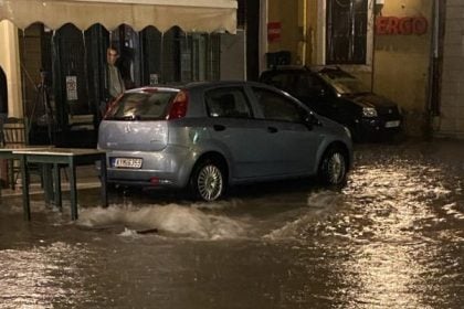 Έντονη βροχόπτωση στην Κέρκυρα - Η πυροσβεστική απεγκλώβισε οικογένεια Βρετανών