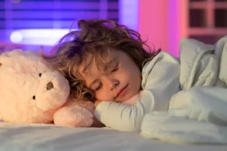 Τα παιδιά κοιμούνται (αρκετά) λιγότερο απ’ όσο νομίζουν οι γονείς – Μελέτη αποκαλύπτει