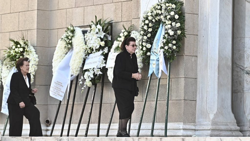 Η Ελλάδα αποχαιρέτησε τον Διονύση Σαββόπουλο - Με τη «Συννεφούλα» και χειροκροτήματα το τελευταίο αντίο στον μεγάλο τραγουδοποιό (ΦΩΤΟ & ΒΙΝΤΕΟ)
