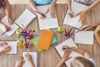 Voucher 800 ευρώ σε οικογένειες: Άνοιξε η πλατφόρμα για αιτήσεις - Οι δικαιούχοι του προγράμματος