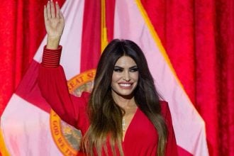 Με ιδιωτικό τζετ στην Αθήνα, σήμερα, η Κίμπερλι Γκιλφόιλ