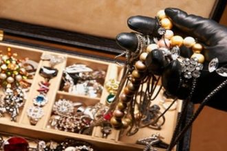 Αμαλιάδα: Προφυλακίστηκαν οι τρεις συλληφθέντες για τη διάρρηξη σε κοσμηματοπωλείο