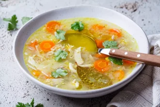 Φθινοπωρινή κοτόσουπα με το ψητό κοτόπουλο που περίσσεψε