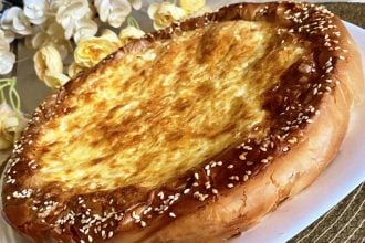 Τυρόπιτα με σιμιγδαλόκρεμα, φέτα, κεφαλοτύρι και μυζήθρα