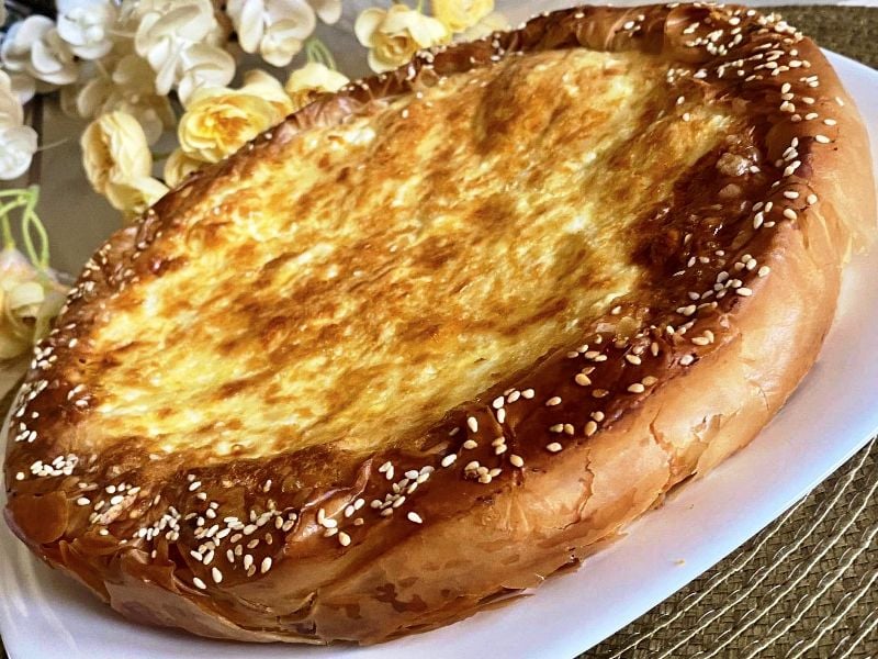 Τυρόπιτα με σιμιγδαλόκρεμα, φέτα, κεφαλοτύρι και μυζήθρα