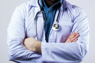 Στις 29 Οκτωβρίου η δίκη του 40χρονου που φωτογραφιζόταν ως γιατρός και έδειρε την οδηγό