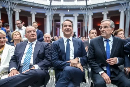 Πως έρχονται "κοντά" Μητσοτάκη - Καραμανλής - Σαμαράς