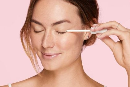 Lash serums: Το συστατικό που ενδέχεται να προκαλεί μαύρους κύκλους