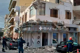 Κατέρρευσαν μπαλκόνια σε κεντρικό δρόμο στο Λαύριο, μεγάλες οι ζημιές - ΦΩΤΟ