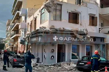 Κατέρρευσαν μπαλκόνια σε κεντρικό δρόμο στο Λαύριο, μεγάλες οι ζημιές - ΦΩΤΟ