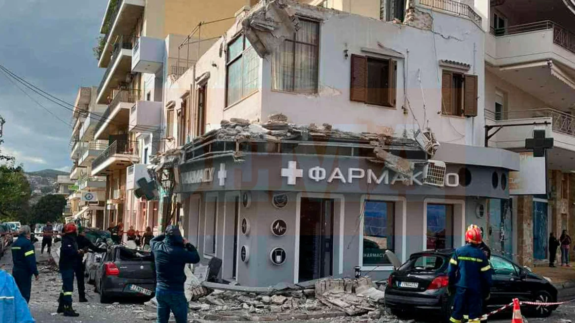 Κατέρρευσαν μπαλκόνια σε κεντρικό δρόμο στο Λαύριο, μεγάλες οι ζημιές - ΦΩΤΟ