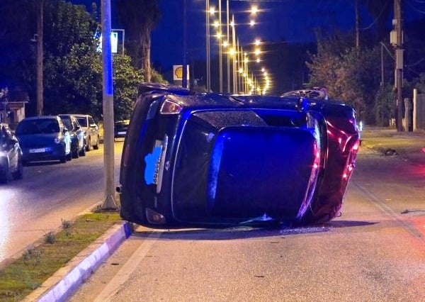 Δυτ. Ελλάδα: Αναστάτωση από ανατροπή ΙΧ - Έμεινε στη μέση του δρόμου (ΦΩΤΟ)