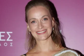 Λένα Δροσάκη: «Μονίμως παίζουμε κρυφτό στη ζωή μας, φοβόμαστε μην πληγωθούμε»