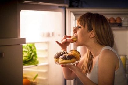 Λιγούρες: Πώς να σταματήσεις να τσιμπολογάς το βράδυ