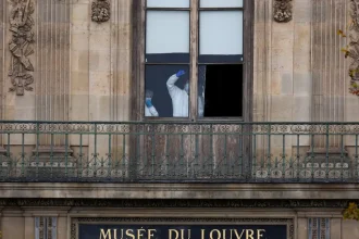 Μουσείο του Λούβρου: Οι δύο συλληφθέντες τηρούν τον «νόμο της σιωπής» απέναντι στους ανακριτές