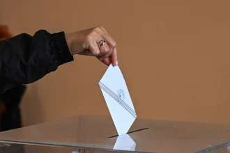 Marc: Στις 16,5 μονάδες το προβάδισμα της ΝΔ από το ΠΑΣΟΚ, στις 9,6 μονάδες η υπεροχή Μητσοτάκη έναντι... Τσίπρα