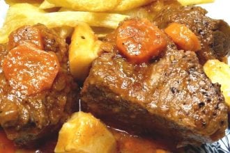 Κοκκινιστό μοσχαράκι με τυρί