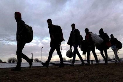 Γαλλία - Βρετανία: Ζητείται η ακύρωση της μεταναστευτικής συμφωνίας - «Δημιουργεί ένα κυνικό και απάνθρωπο σύστημα»