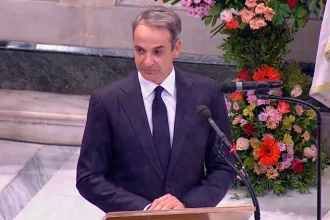 Μητσοτάκης για Σαββόπουλο: Νιόνο μας, σε αποχαιρετούμε στο όνομα των γενεών που σφράγισε η διαδρομή σου