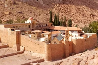 Στη Μονή Σινά ο Μητσοτάκης για την ενθρόνιση του νέου Αρχιεπισκόπου