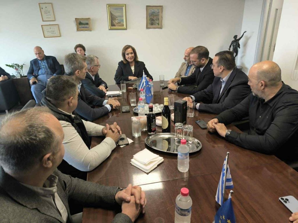 Η Ντόρα Μπακογιάννη «πρέσβειρα» της Πάτρας για την ένταξή της στον χάρτη της κρουαζιέρας