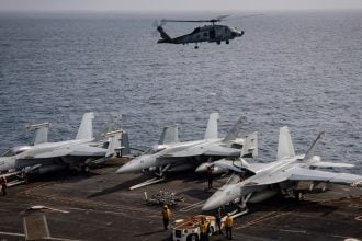 Μαχητικό αεροσκάφος και ελικόπτερο των ΗΠΑ κατέπεσαν στη Νότια Σινική Θάλασσα
