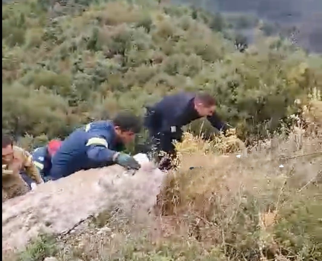 Θανατηφόρο τροχαίο στο Ραπτόπουλο Ευρυτανίας: Αυτοκίνητο έπεσε σε γκρεμό 80 μέτρων, νεκρός 40χρονος