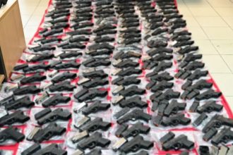 Στα δικαστήρια της Αλεξανδρούπολης, υπό δρακόντεια μέτρα ασφαλείας, οι 13 Τούρκοι που συνελήφθησαν με ολόκληρο οπλοστάσιο 